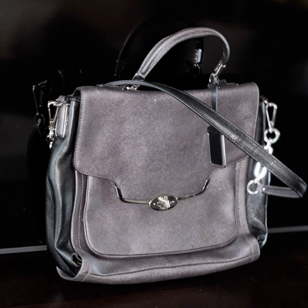Coach envelope style,gray/pewter/silver bag.Silver hardware.V Good cndn